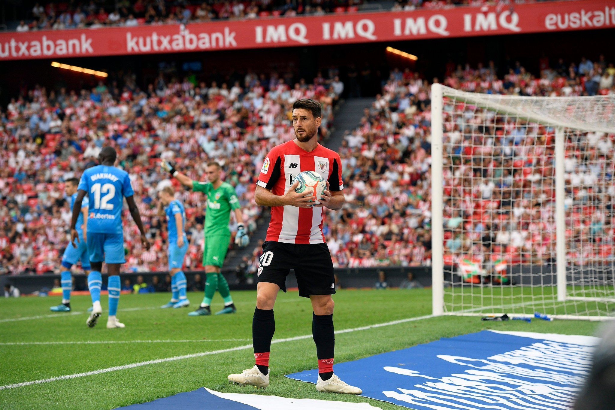 Aduriz disfruto de minutos ante el Valencia