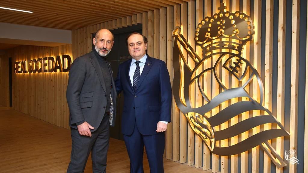  El presidente Aitor Elizegi junto a Jokin Aperribay en Anoeta.