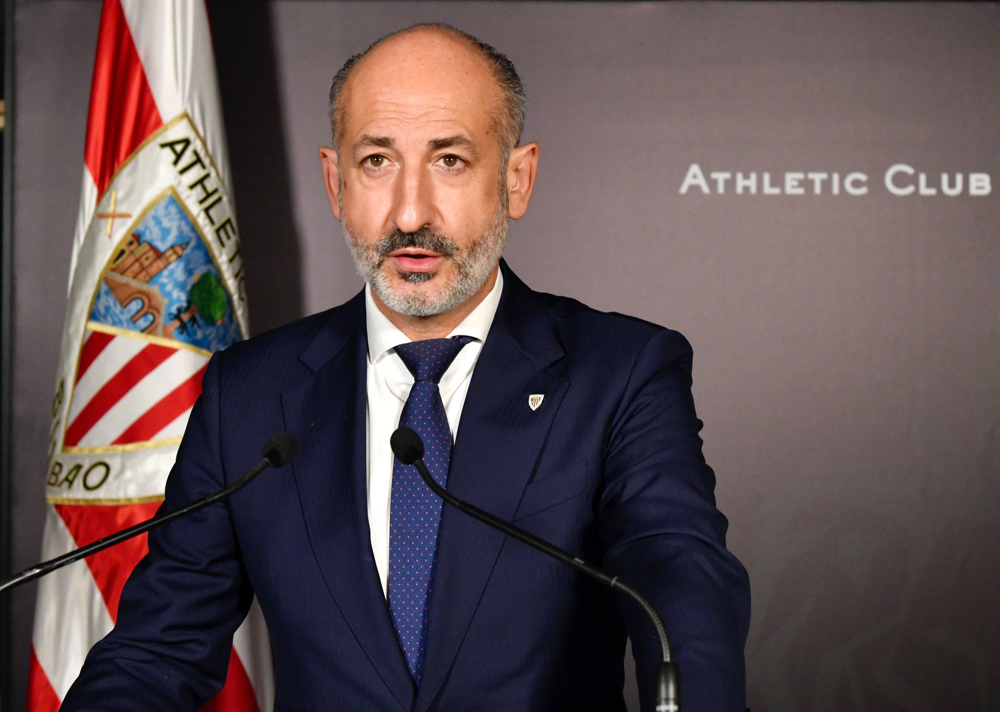  El presidente Aitor Elizegi, en la Asamblea General del Athletic Club del año 2020.