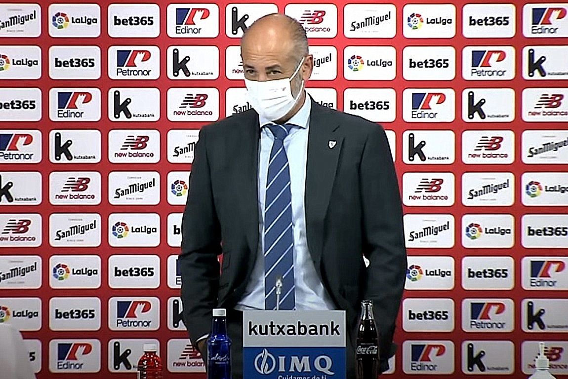 El presidente Aitor Elizegi comparece ante la prensa en San Mamés.