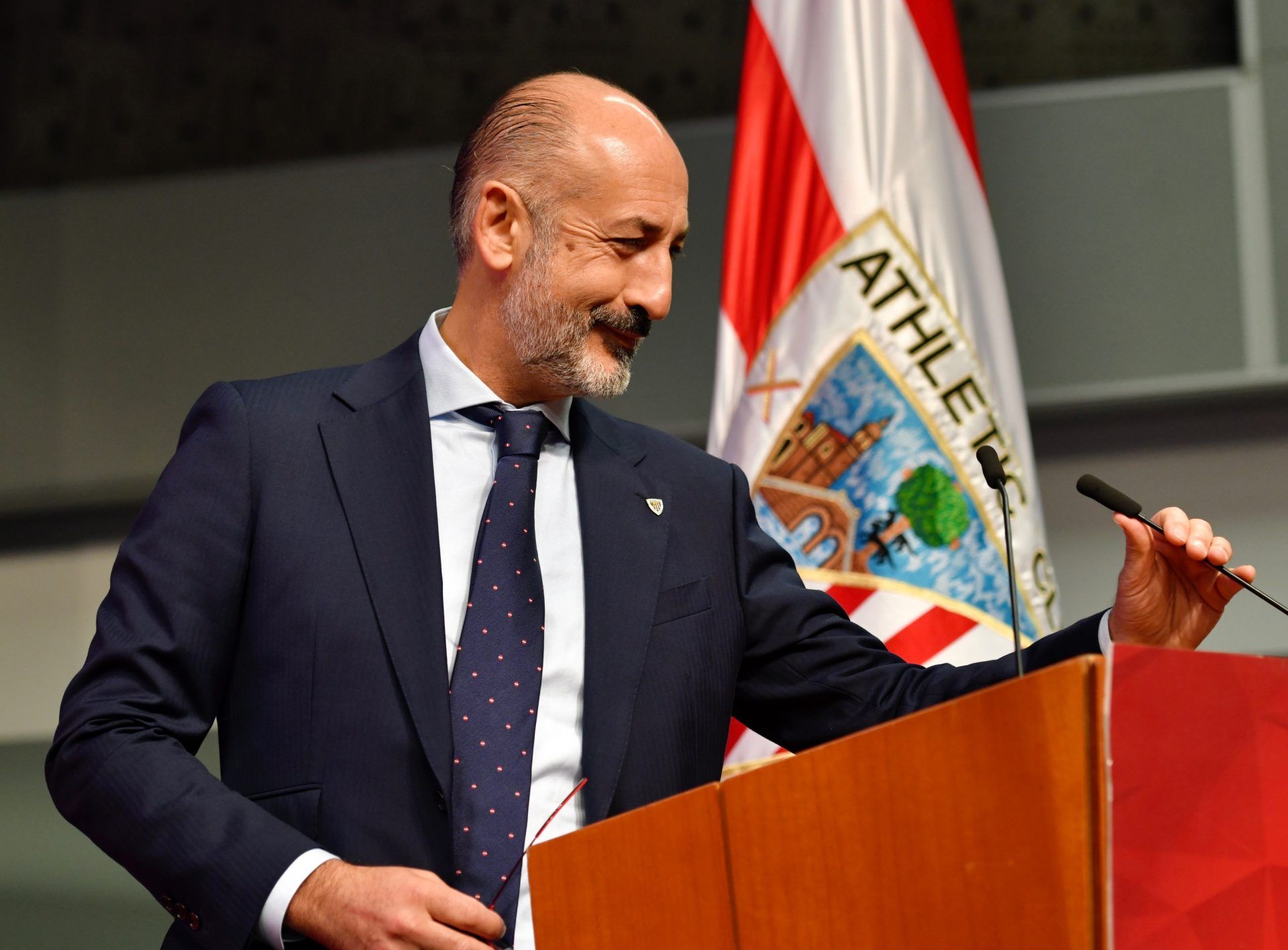  Finalmente Aitor Elizegi vio aprobadas sus Cuentas y el Presupuesto.