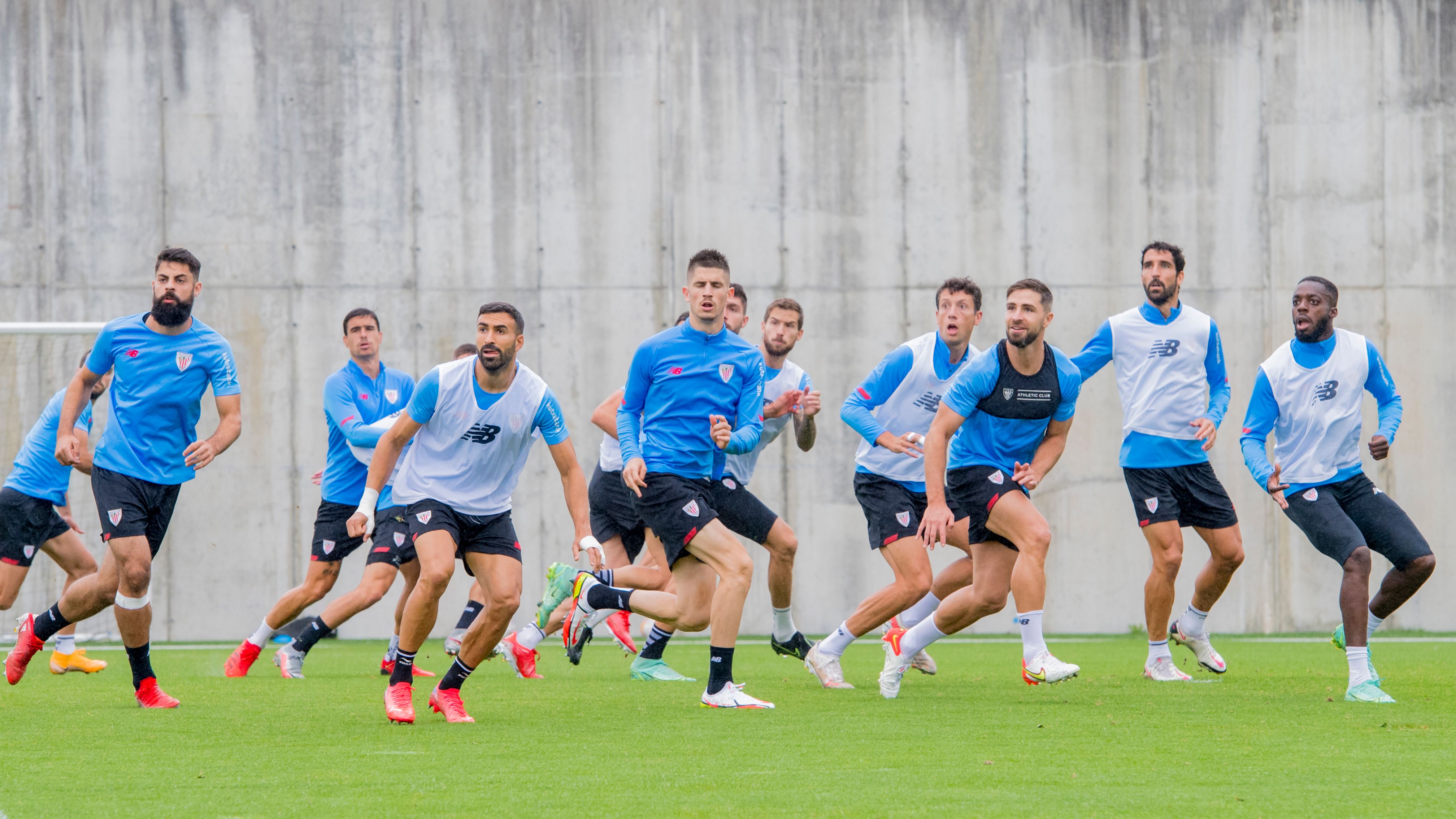 Los jugadores del equipo rojiblanco en una sesión de trabajo en Lezama.