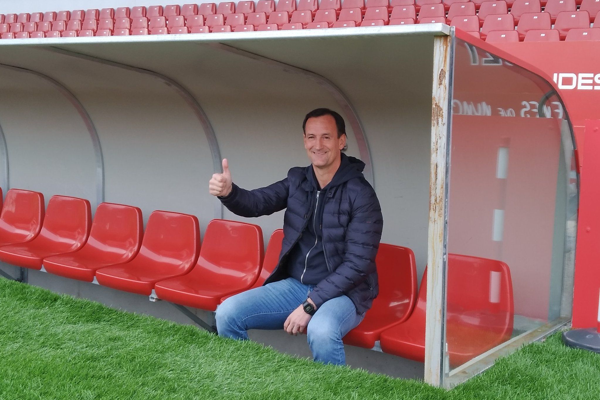  Joseba Etxeberria, muy satisfecho con su trabajo en el banquillo de Anduva, el del CD Mirandés.