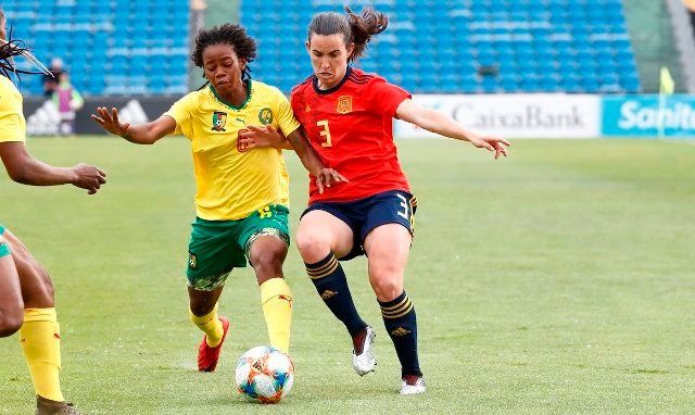  Eunate en el partido ante Camerún.