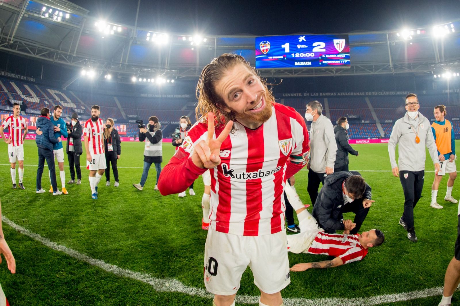  Felicidad de Muniain tras ganar al Levante en la semifinal de Copa.