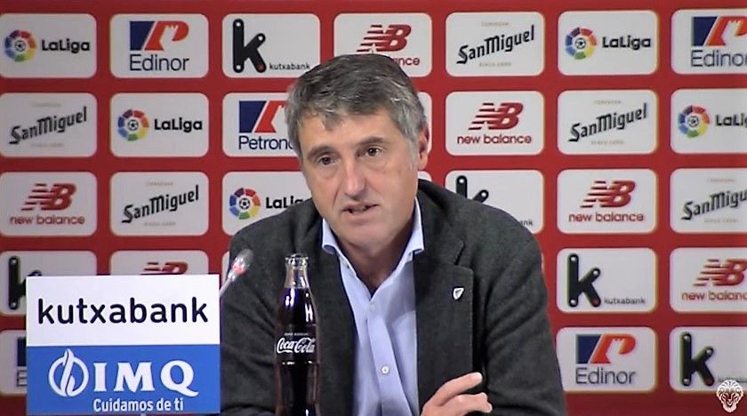  Jon Ander de las Fuentes se dirige a la prensa en San Mamés.