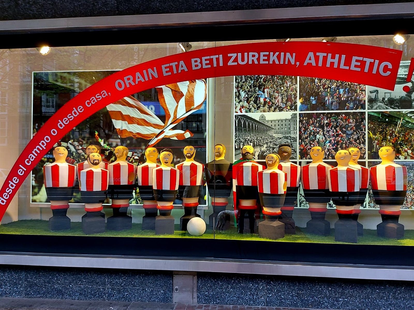  El futbolín del Athletic Club colocado en El Corte Inglés con motivo de las finales de Copa de este año 2021.