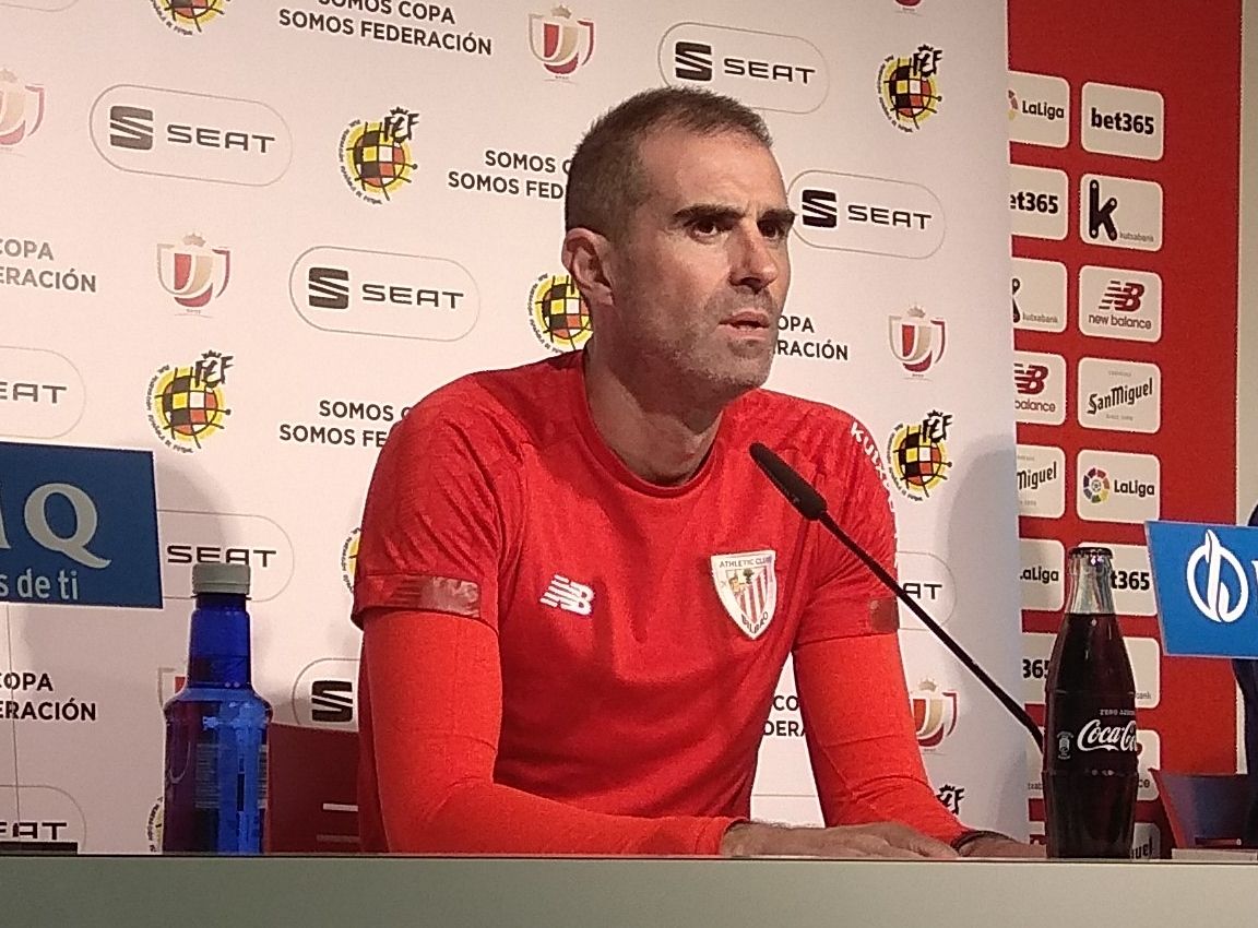 Gaizka Garitano en la rueda de prensa de Lezama.