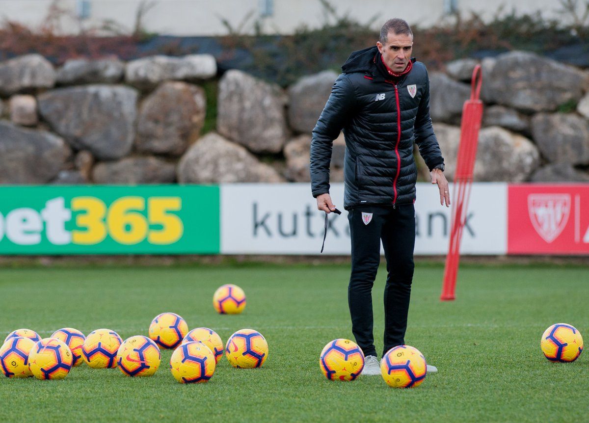  Garitano en una sesión de entrenamiento en Lezama