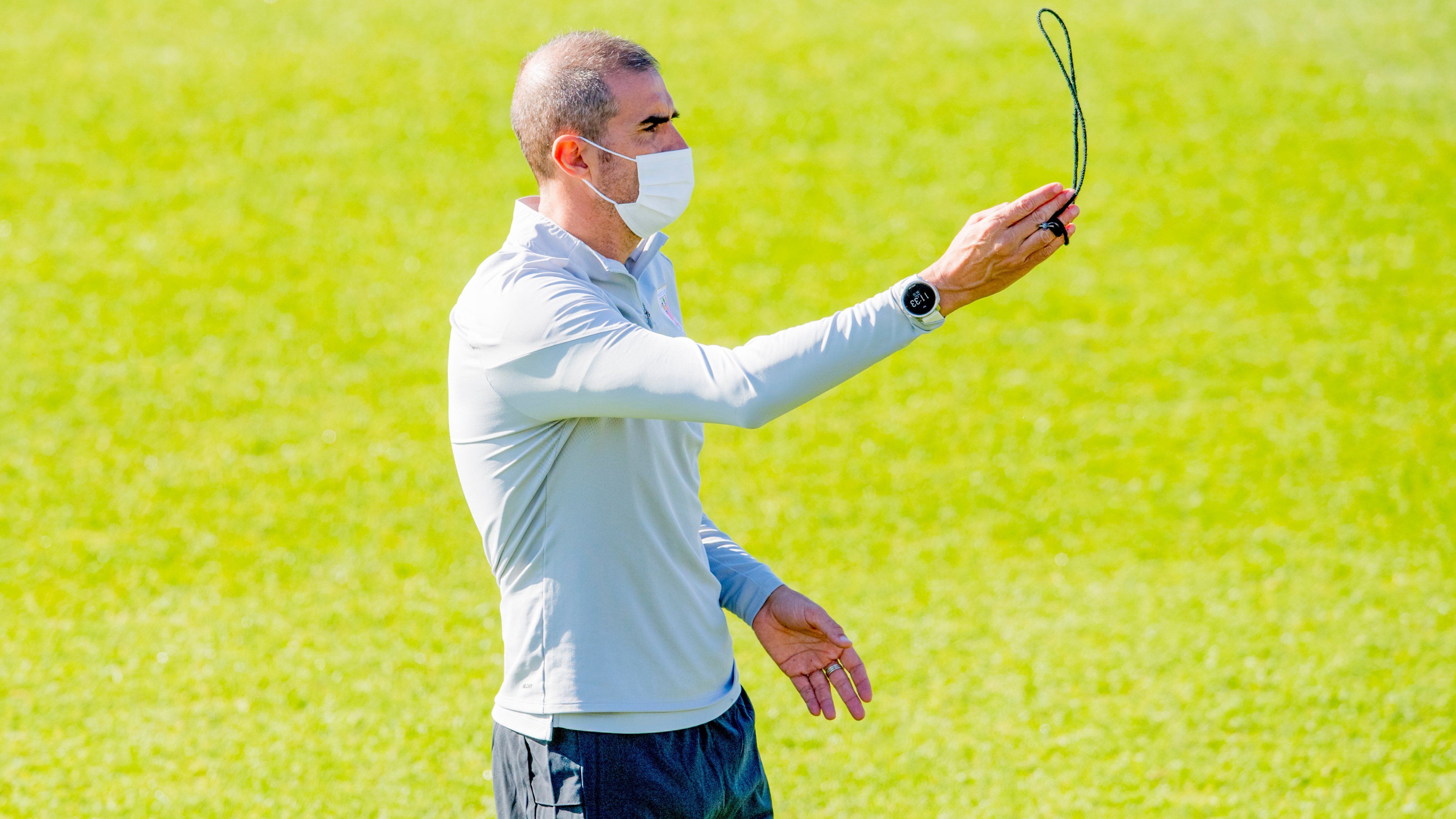Gaizka Garitano, durante un entrenamiento del equipo en Lezama.