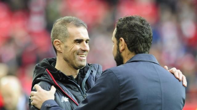  Gaizka Garitano y Pablo Machín se saludan en San Mamés.