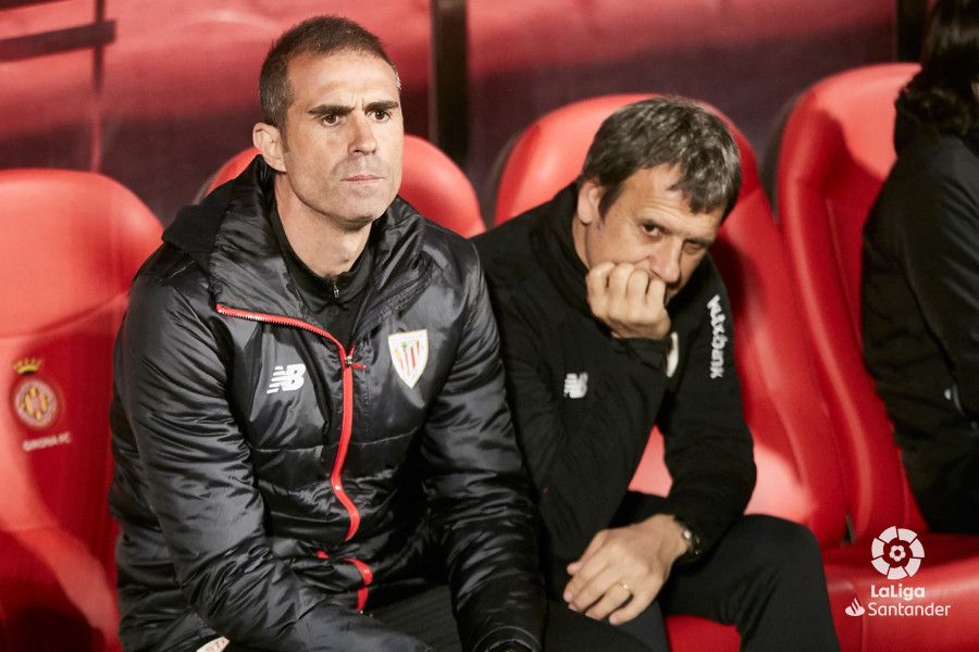 Gaizka Garitano y Patxi Ferreira tensos antes del comienzo de un partido.