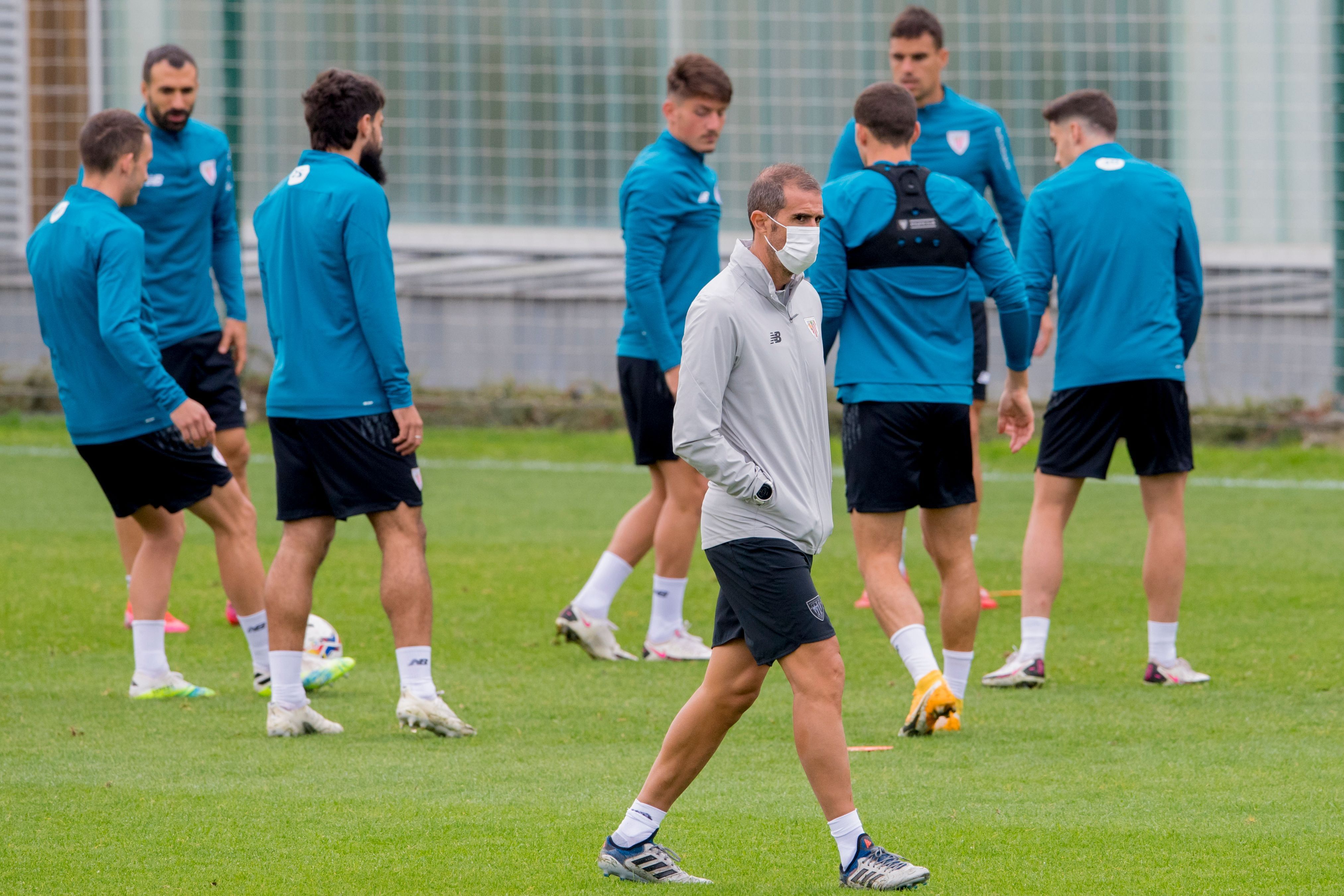 Gaizka Garitano durante un entrenamiento en Lezama.