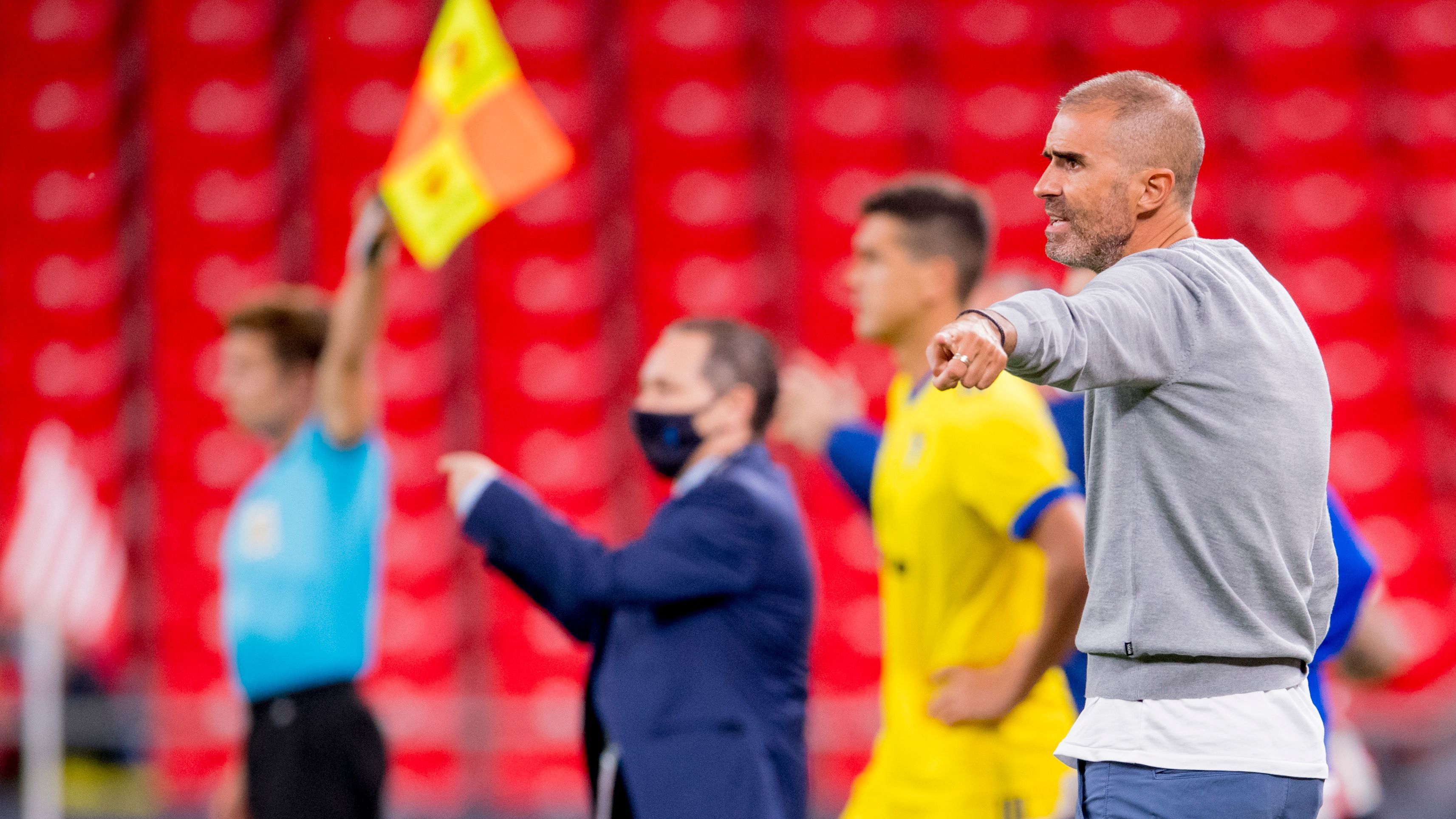 Instrucciones de Gaizka Garitano ante el Cádiz CF.