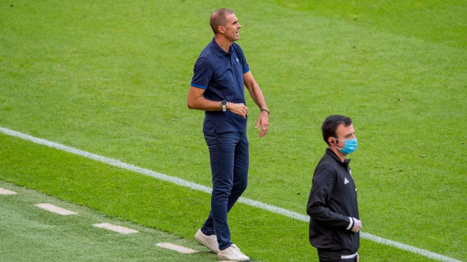  Gaizka Garitano sigue el duelo ante el Atlético en San Mamés.
