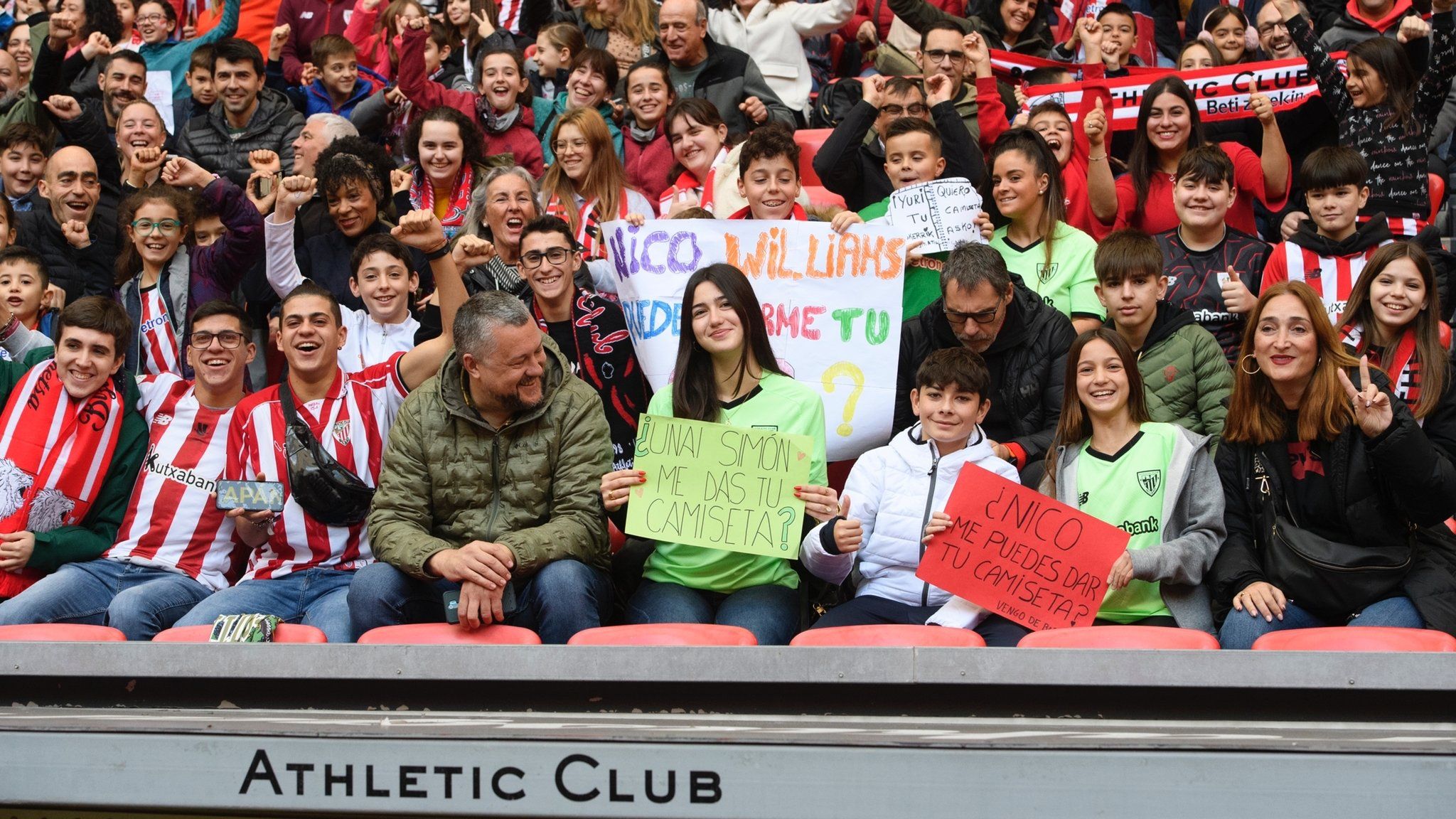  La afición rojiblanca, en el entrenamiento del 2 de enero en San Mamés.