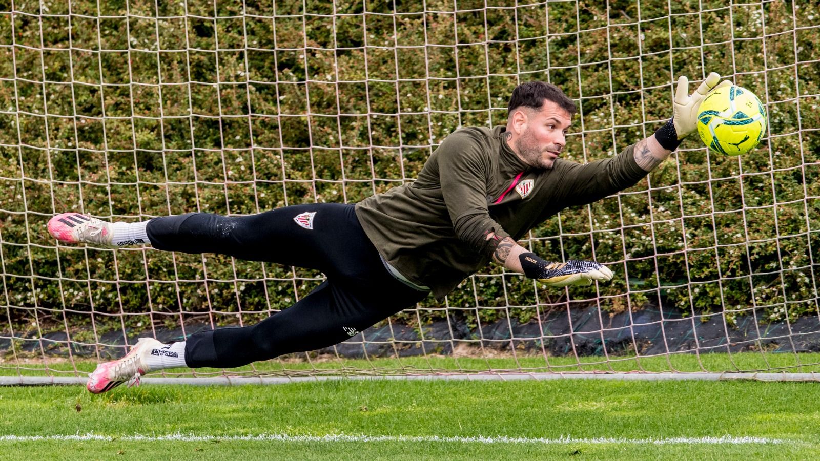 Miércoles, 19 de mayo de 2021, uno de los últimos entrenamientos de Iago Herrerín en Lezama.