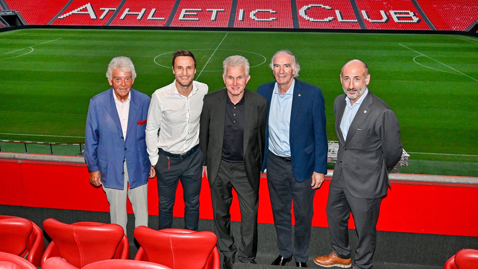 José Julián Lertxundi, Gurpegui, Jupp Heynckes, Iribar y Aitor Elizegi en San Mamés.