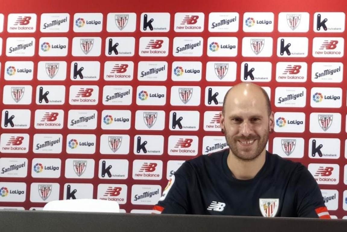  El socio del Athletic Ibai Manso en la sala de prensa 'Jose Iragorri' de San Mamés.