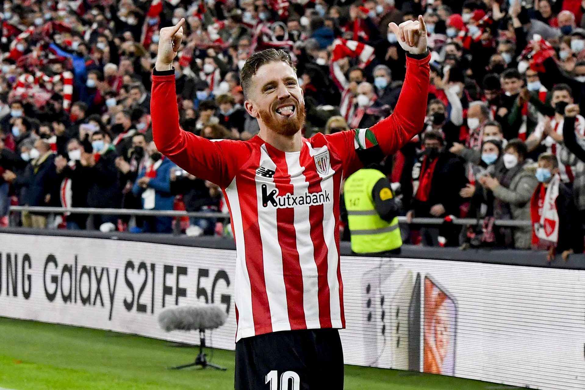  Iker Muniain celebra un gol.