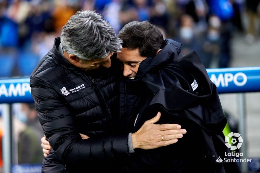 Imanol y Marcelino se saludan afectuosamente antes del derbi ante la Real.
