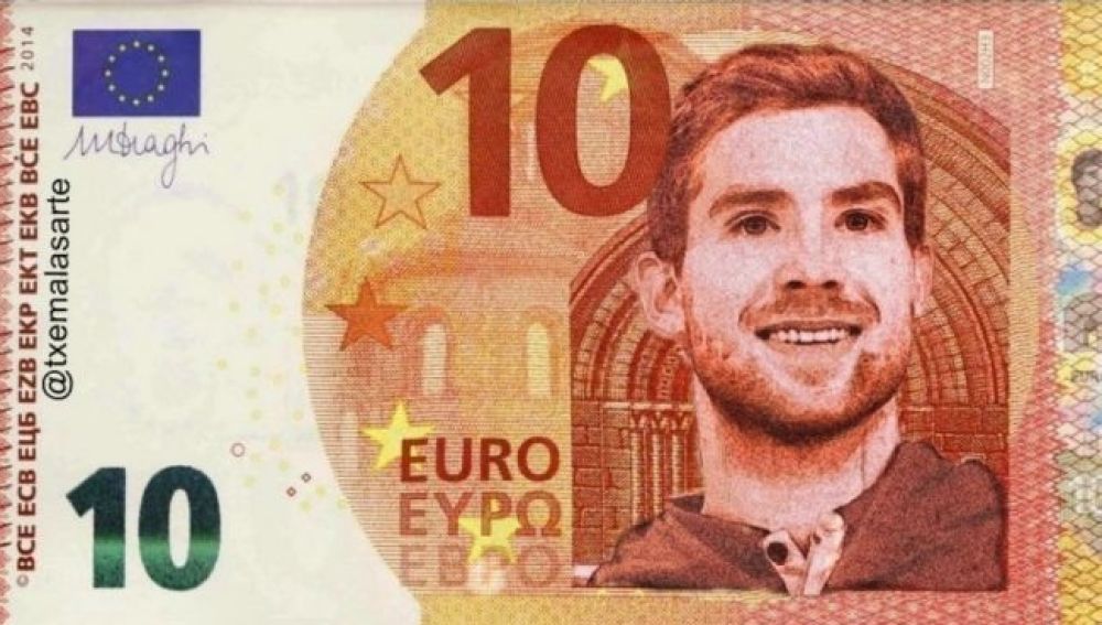  Billetes con la cara de Iñigo Martínez para recibirle en el derbi de Anoeta en el año 2018.