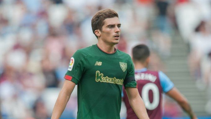 Iñigo Córdoba vuelve a la banda izquierda del ataque rojiblanco.