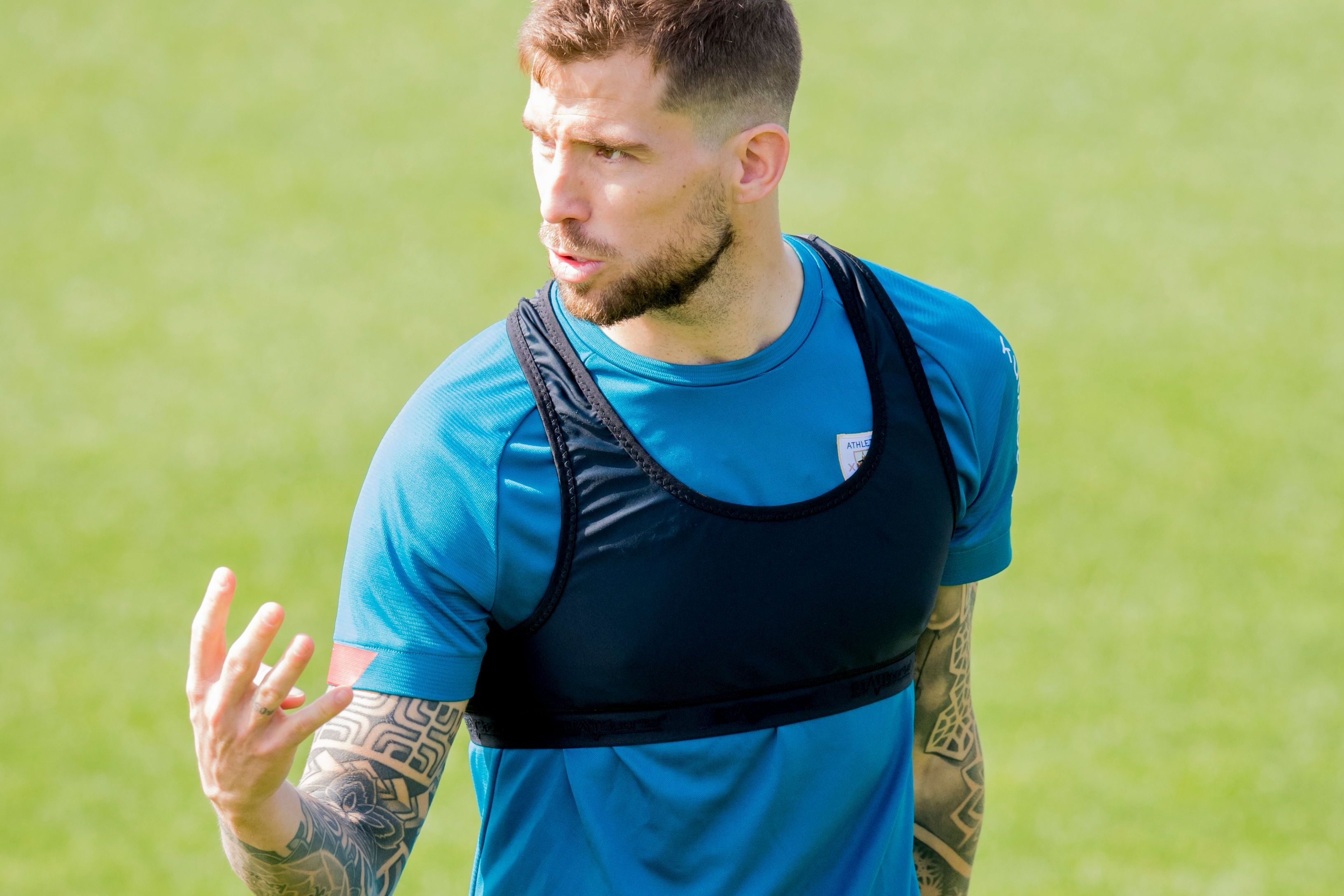  Iñigo Martínez siempre expresivo en Lezama.