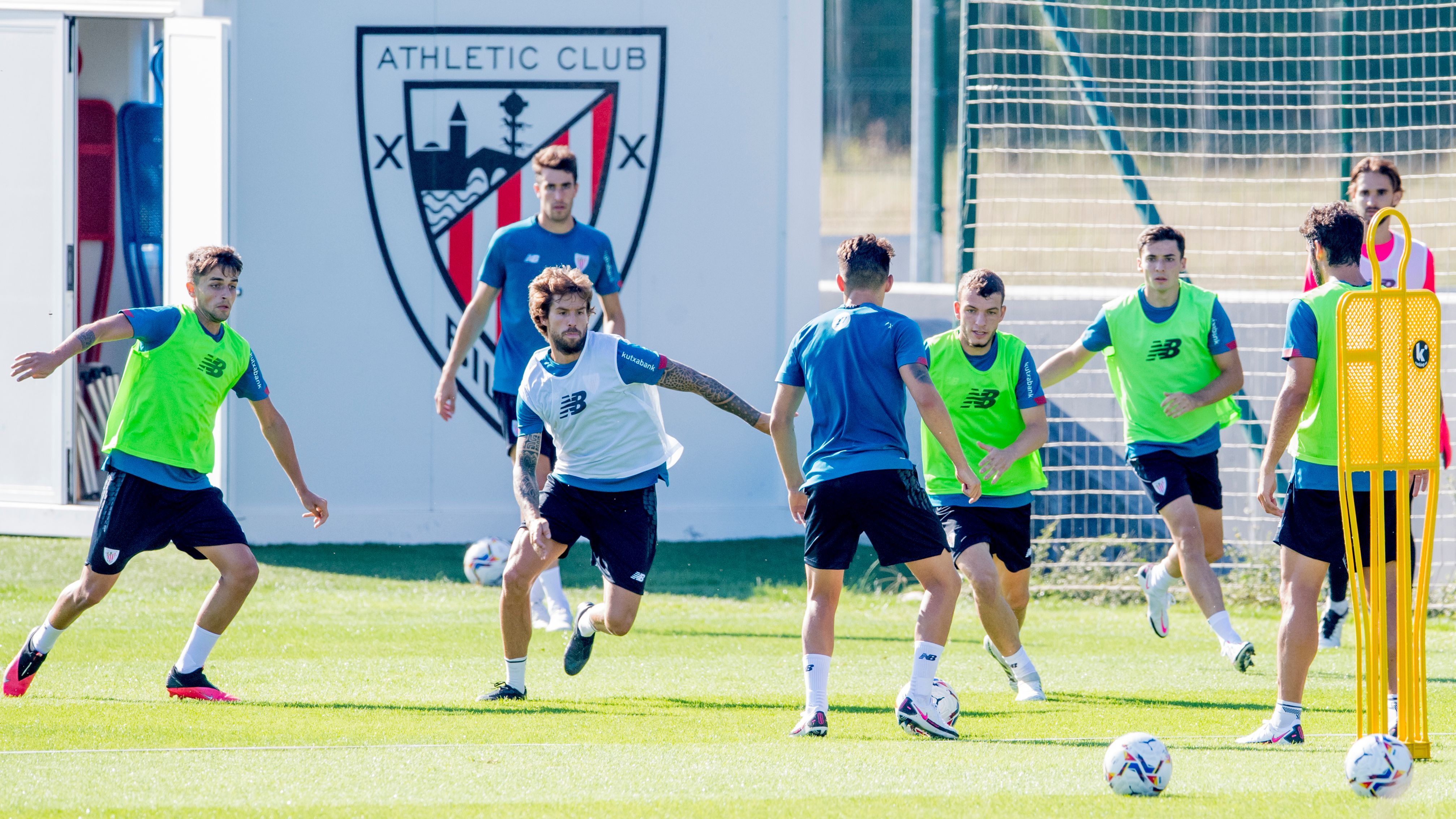  El central Iñigo Martínez ha dejado atrás sus molestias musculares.
