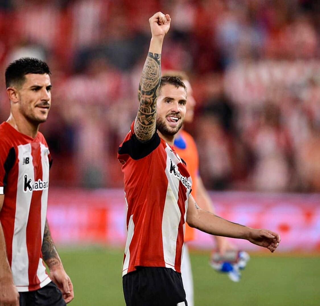  Iñigo Martínez celebra un triunfo del Athletic Club.