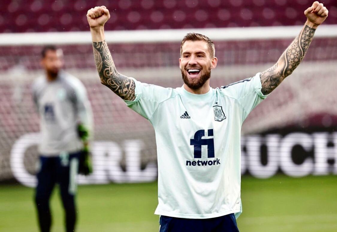  Gesto de Iñigo Martínez en un entrenamiento con la selección española.