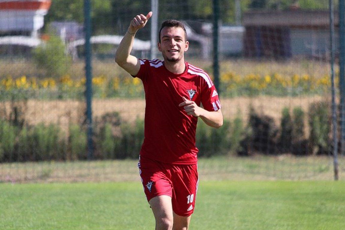  Gesto positivo del jugador de Derio Iñigo Vicente.