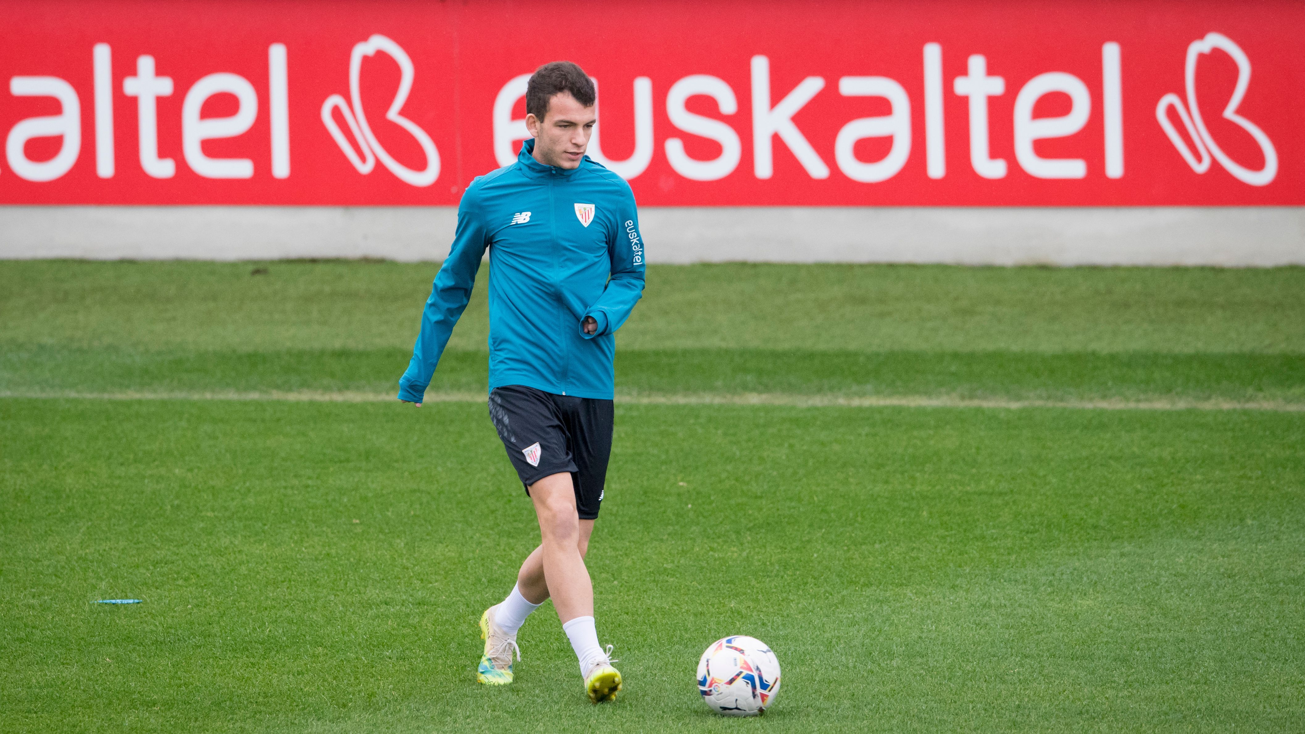 Iñigo Vicente, 'El Mago' de Derio, en un entrenamiento en Lezama.
