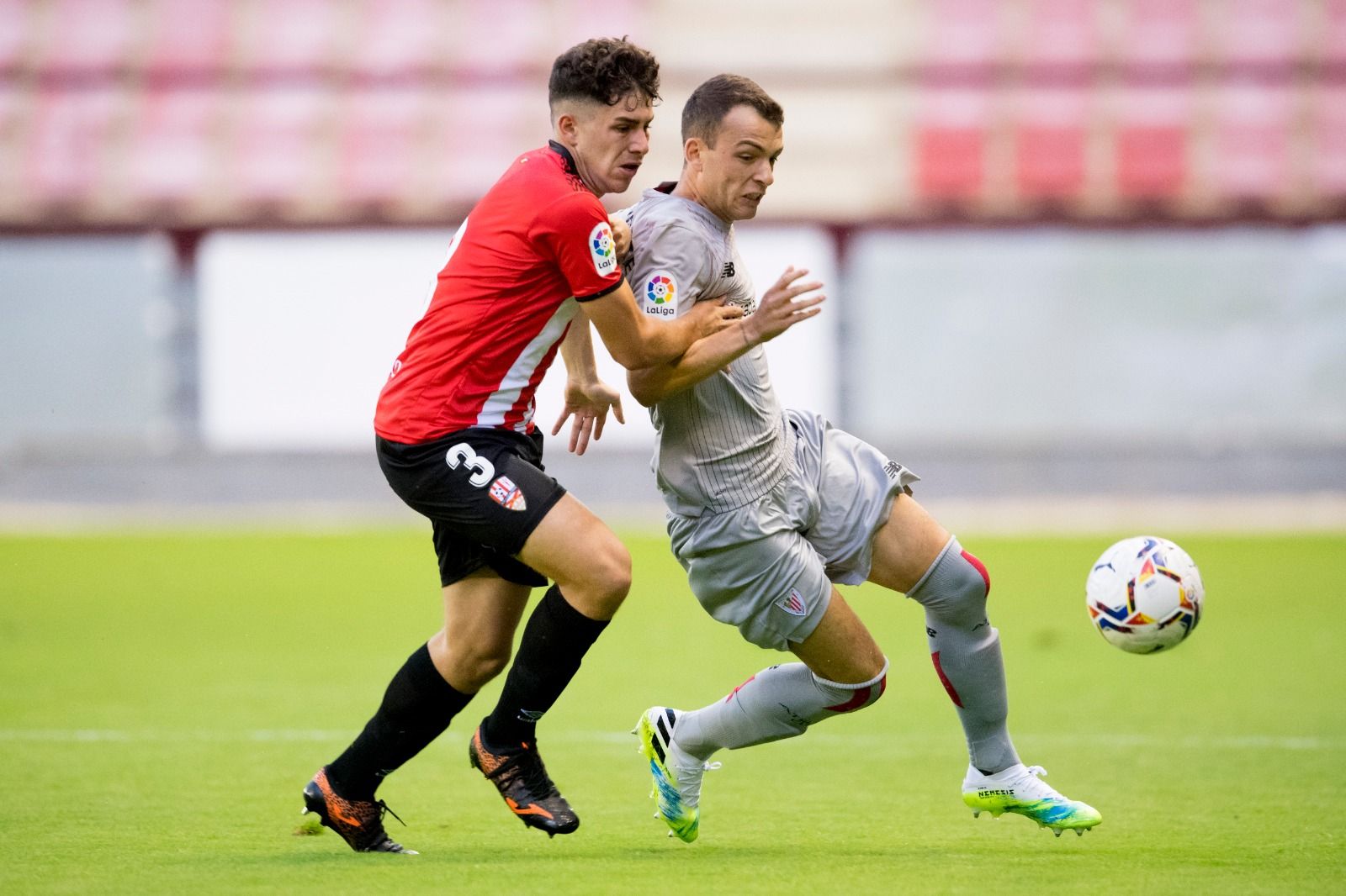  El 'Mago' Iñigo Vicente fue titular en Las Gaunas.
