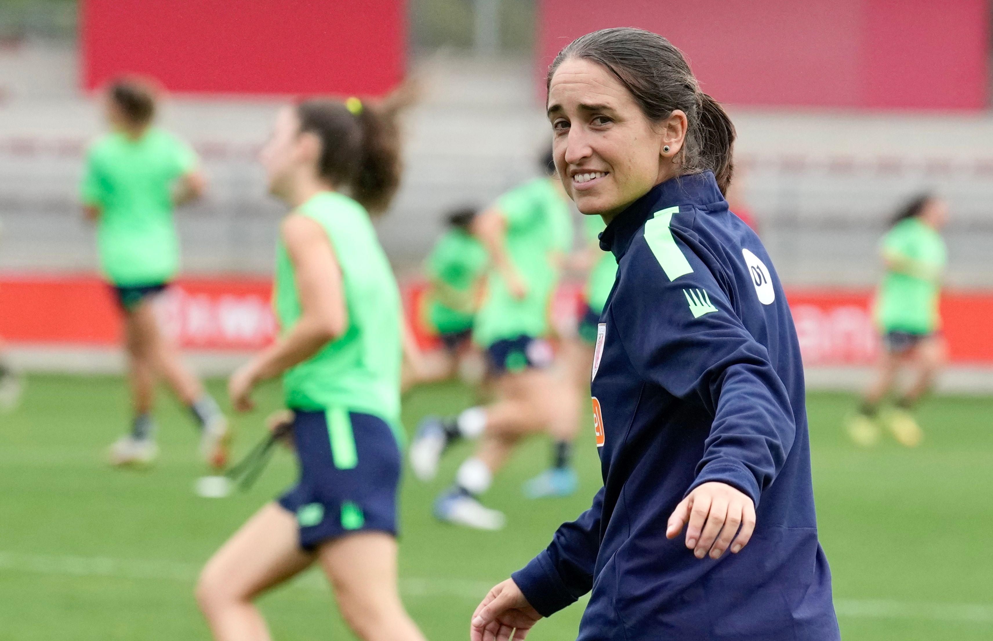 Iraia Iturregi entrena a su equipo en Lezama.