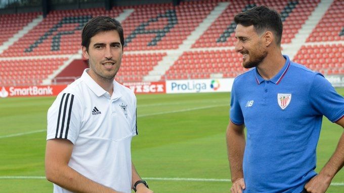 Andoni Iraola con Aritz Aduriz antes del amistoso MIrandés-Athletic en Anduva.