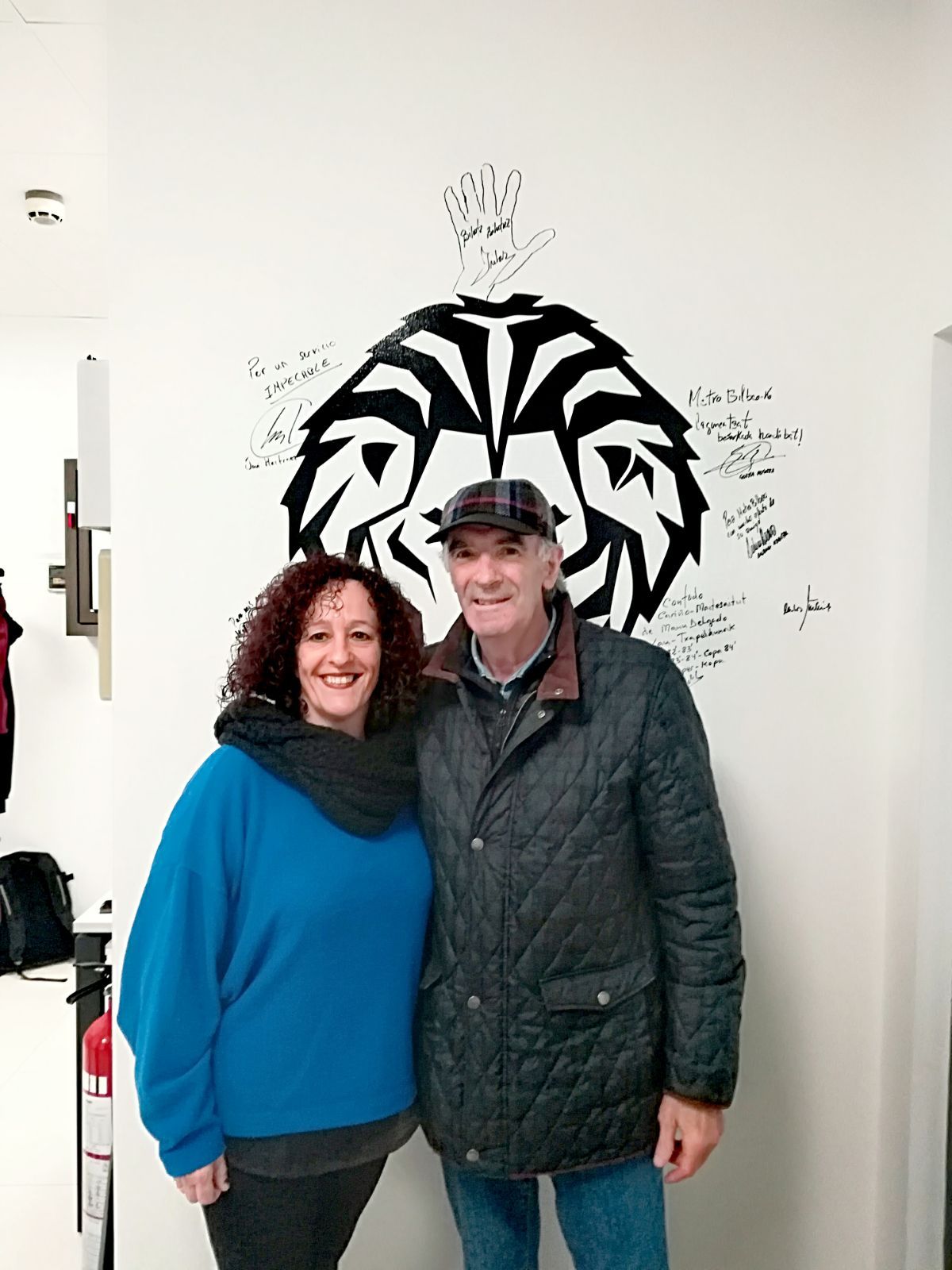 El día en que J.A. Iribar firmó y estampó su mano en el Metro de Bilbao.