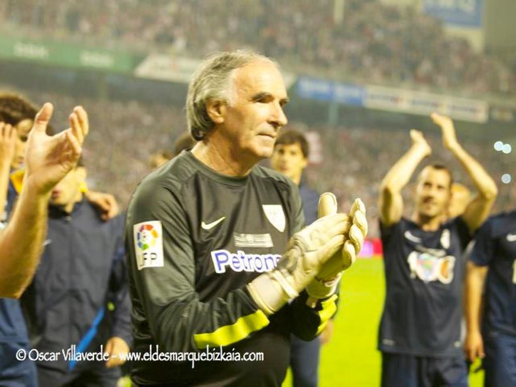 El 'Txopo' Iribar en la despedida del viejo campo de San Mamés.