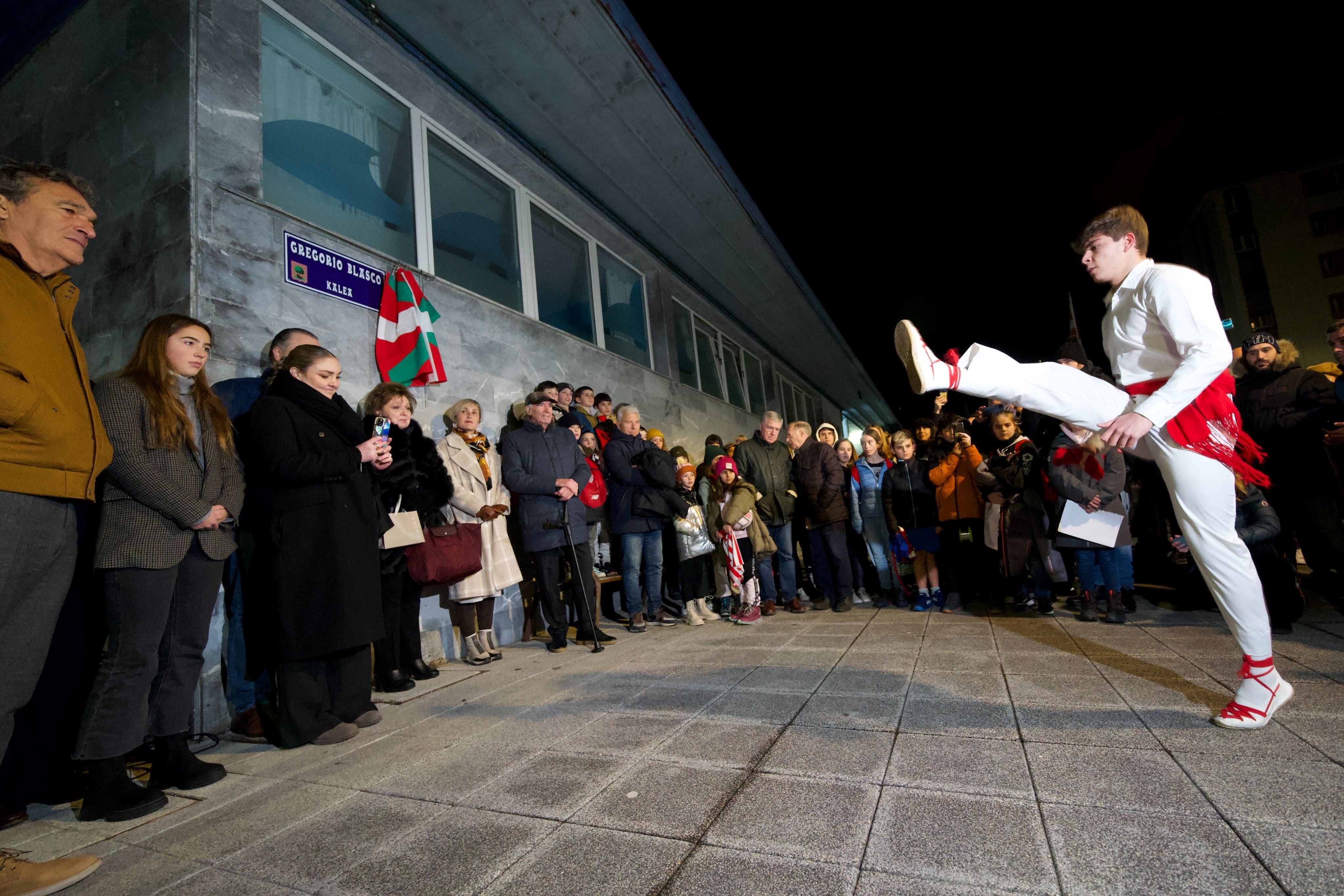  Aurresku a Goyo Blasco del portero del filial, Ibon Ispizua, en Mundaka.