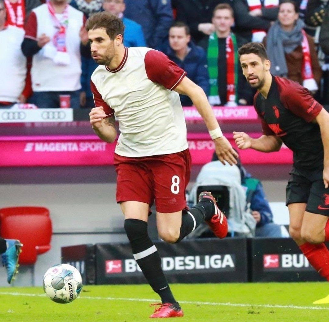  Javi Martínez en el partido frente al Augsburgo.