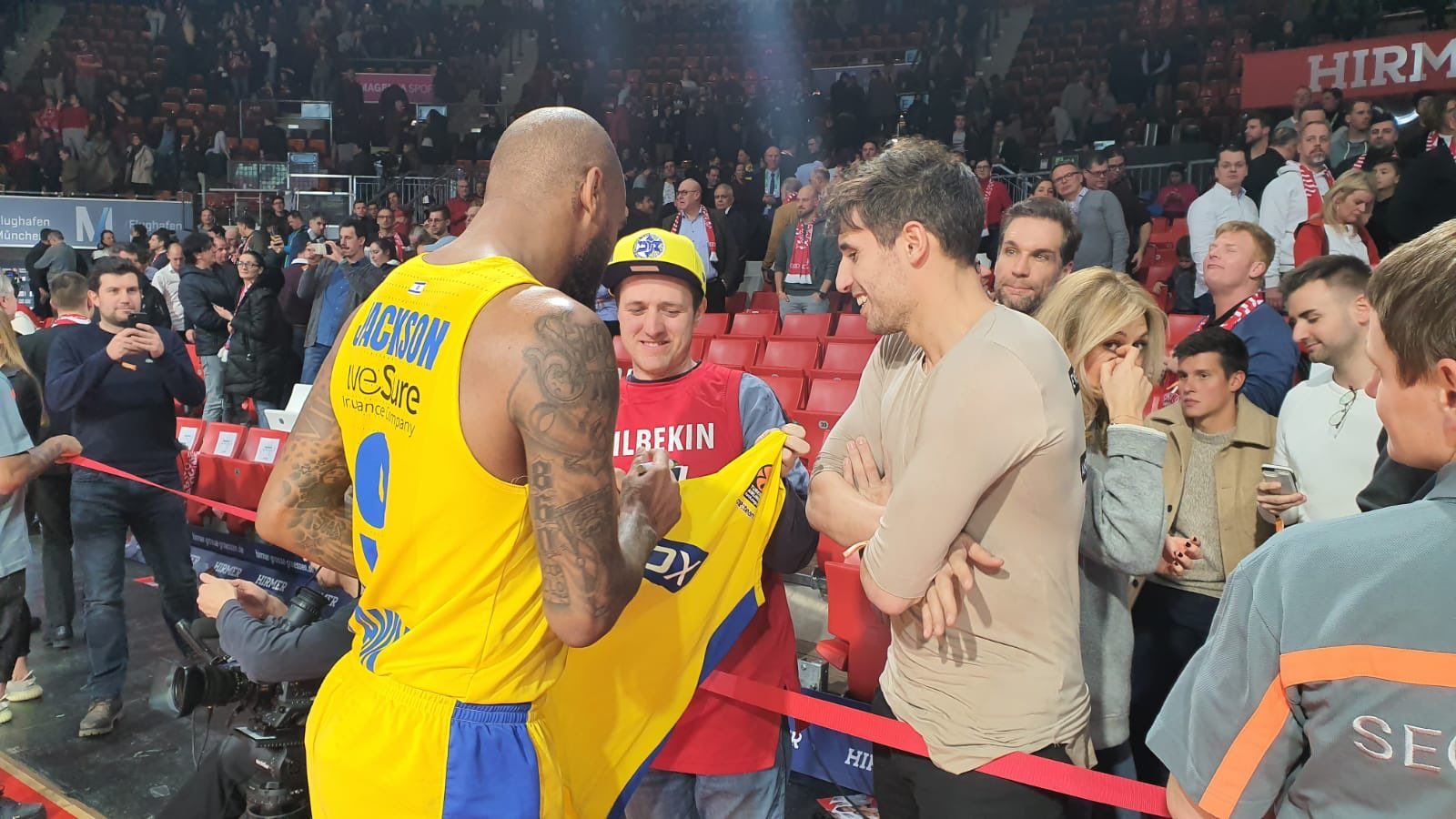  Javi Martínez, en la lista de posibles fichajes del Athletic, y Aaron Jackson juntos en Munich.