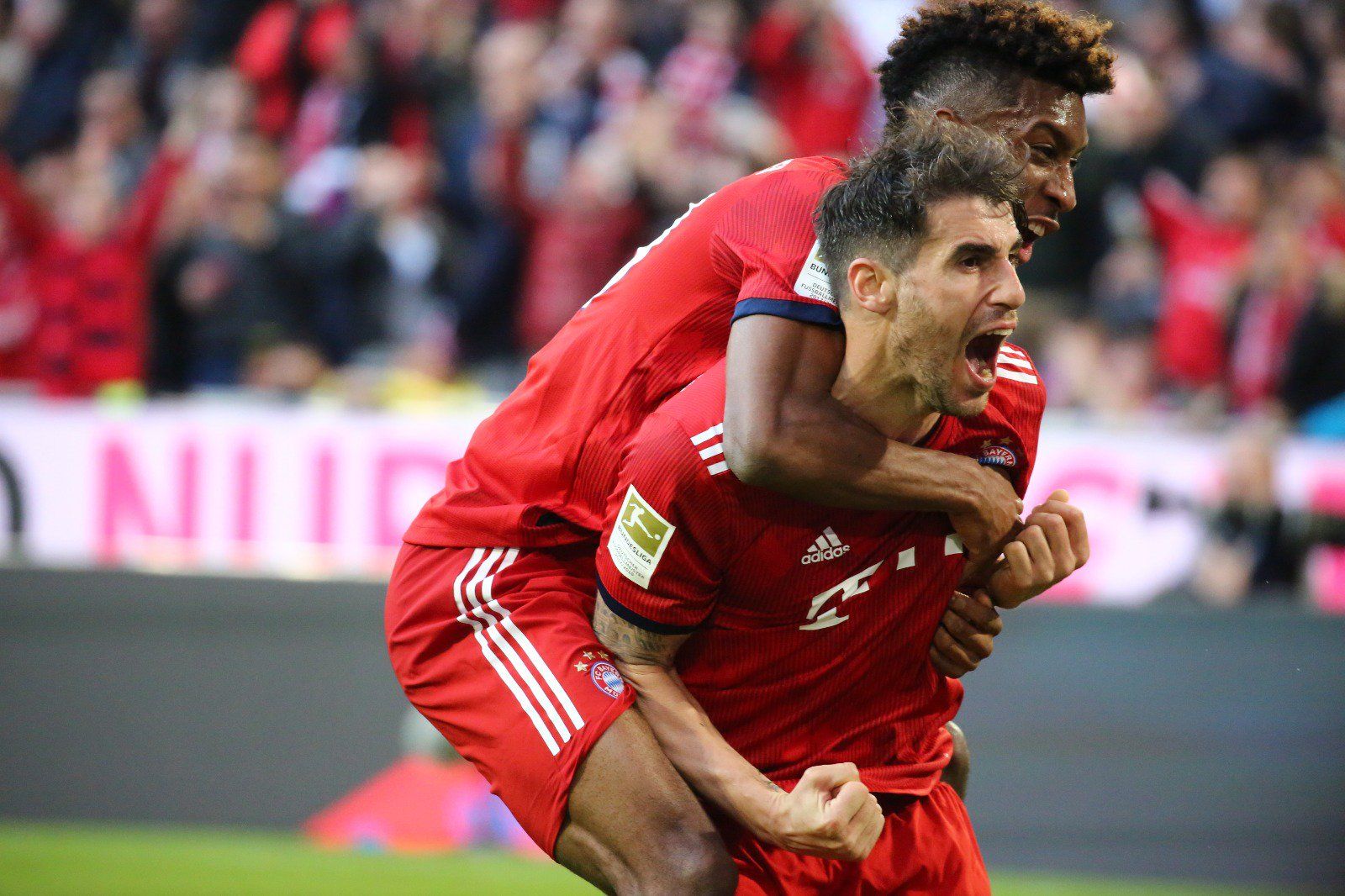 Javi Martínez celebra un gol al Dortmund.