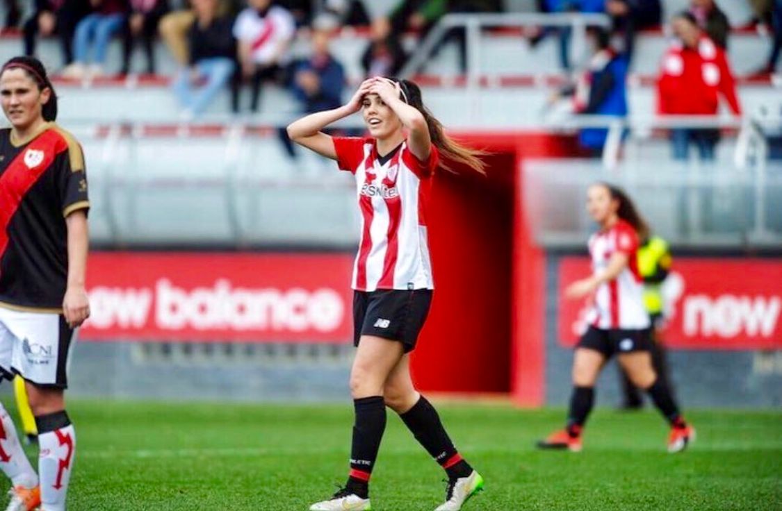 La atacante del Athletic Club Jone Ibañez durante un partido de liga Iberdrola ante el Rayo.