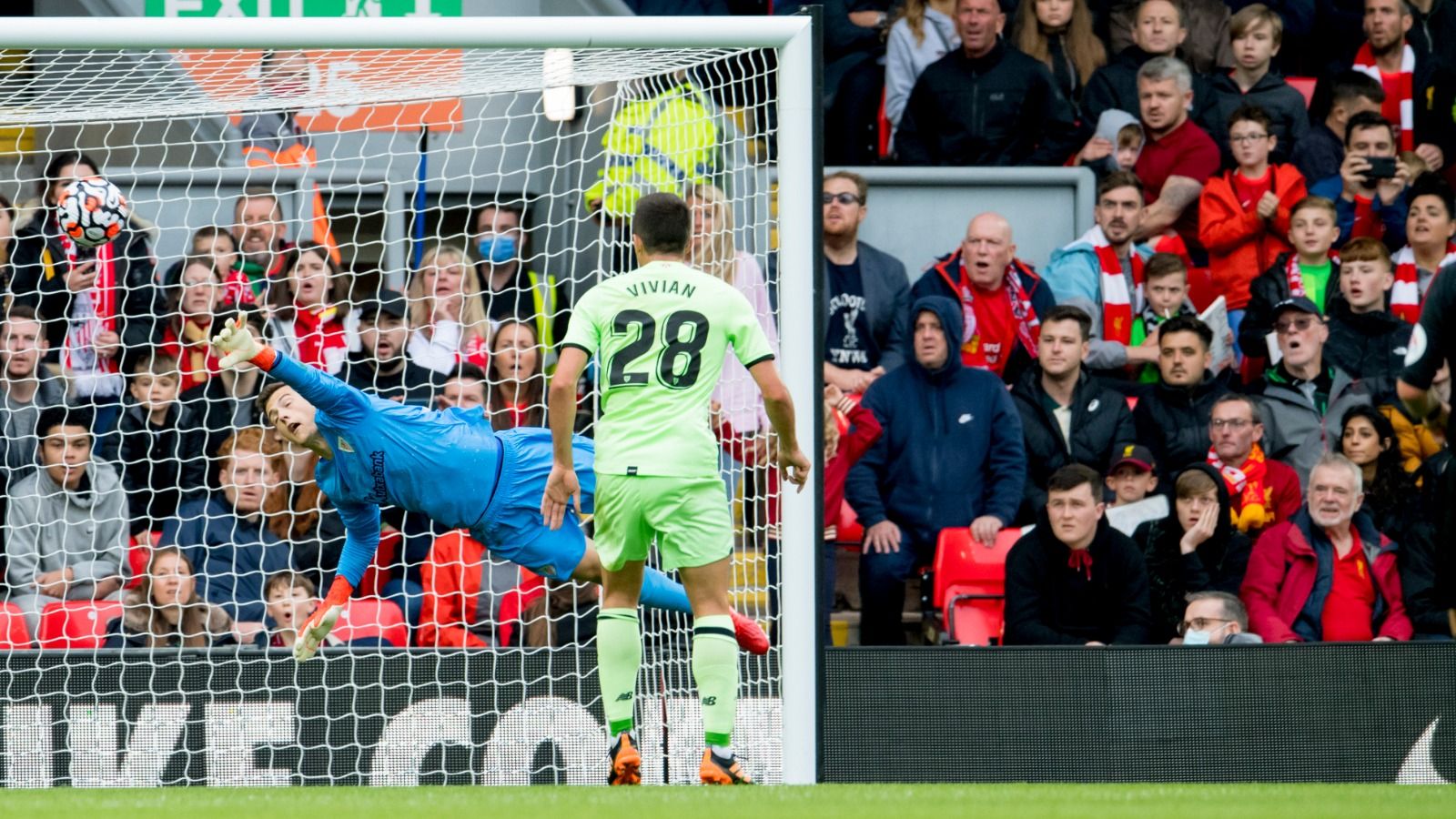  Enormes paradas de Julen Agirrezabala en Anfield ante el Liverpool.