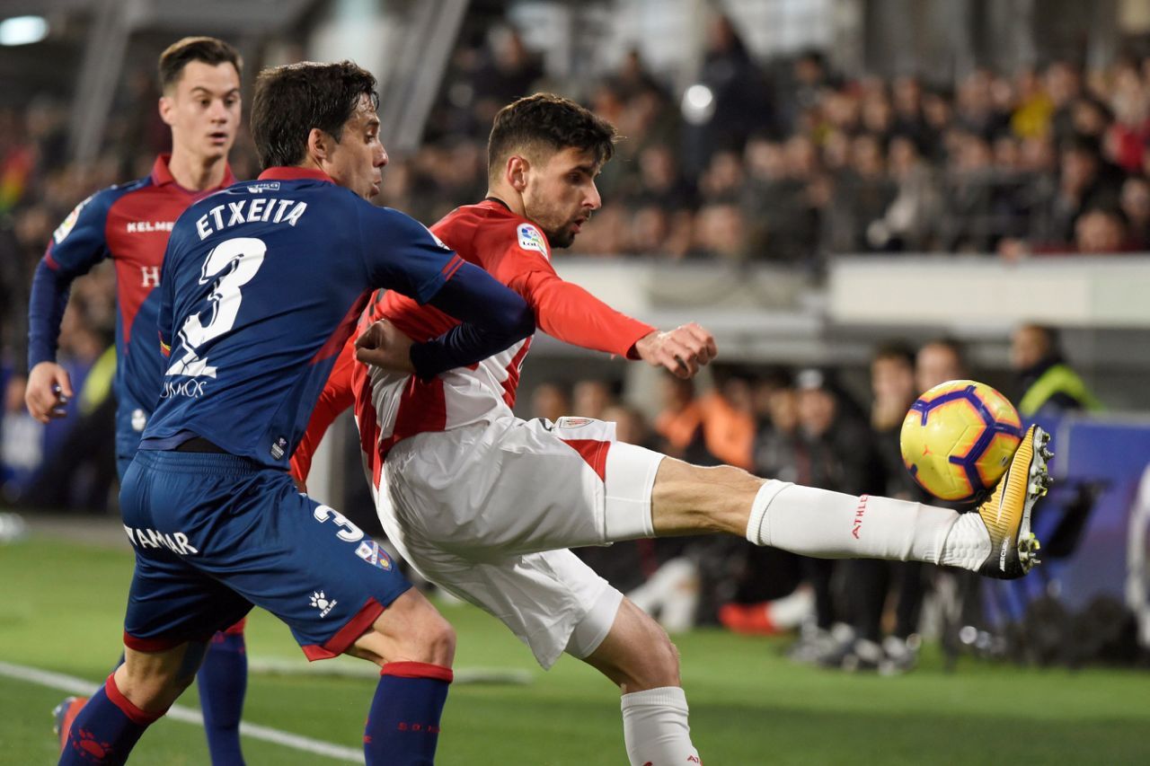 Kenan Kodro en el partido de LaLiga en Huesca.
