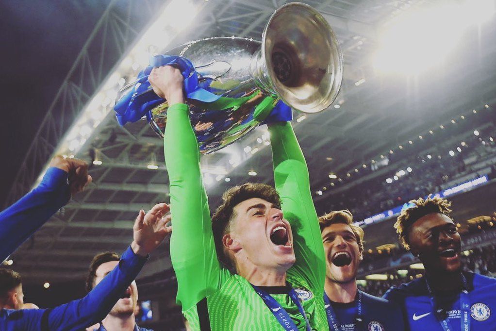  Kepa Arrizabalaga alza la Champions League con el Chelsea en Oporto.