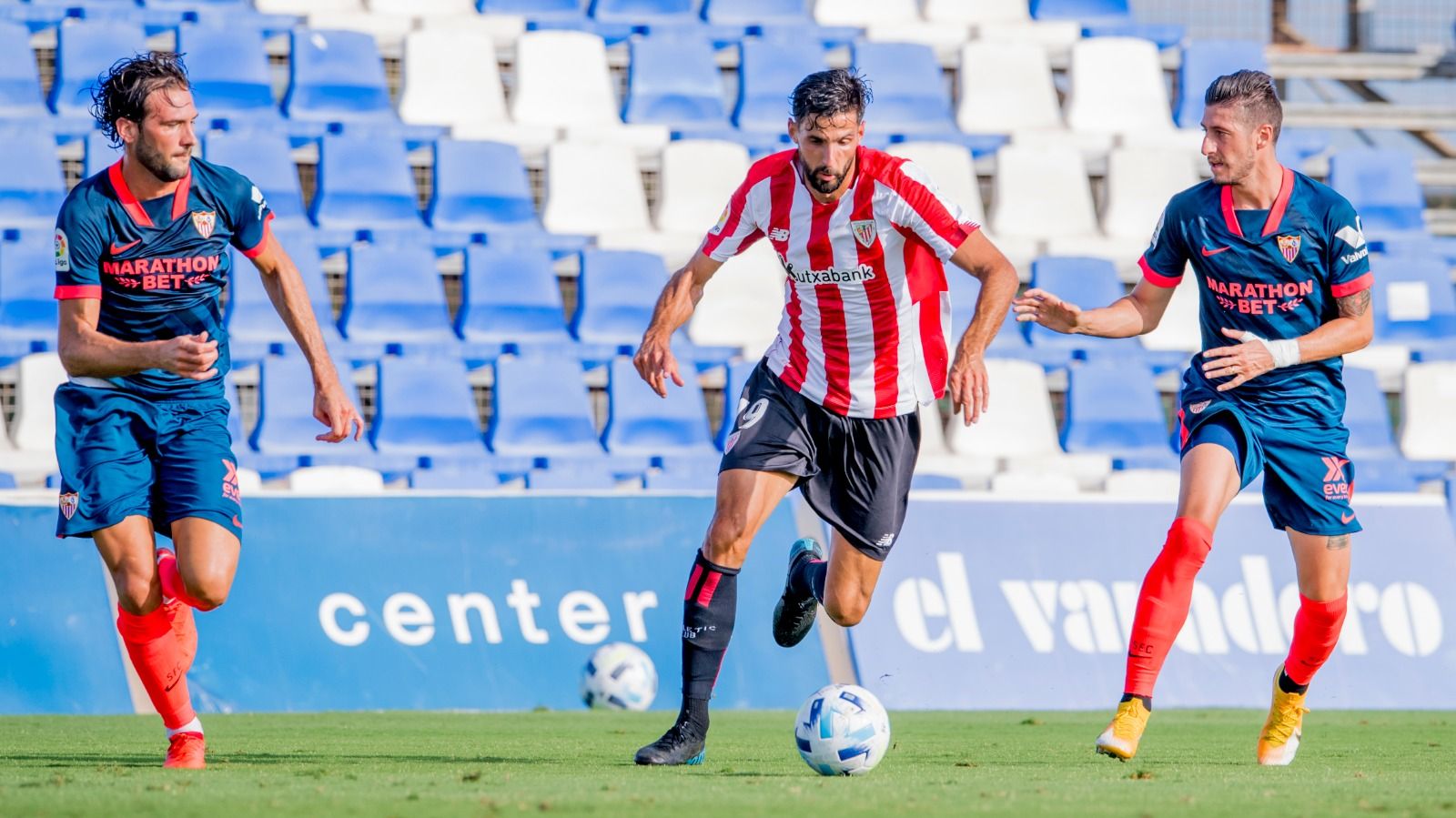 Kenan Kodro fue titular en el primer amistoso de Murcia ante el Sevilla.