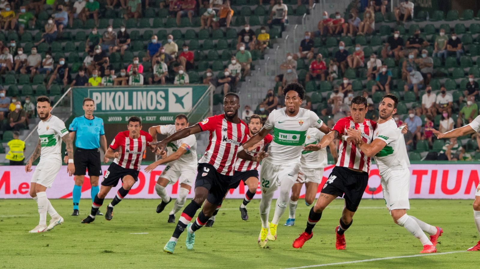  Lance del partido de Iñaki Williams y Dani García ante el Elche.