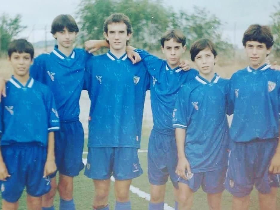  Lander Otaola con Ander Iturraspe y otros compañeros en Lezama.