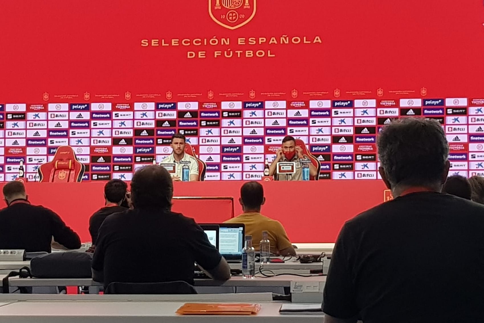  Aymeric Laporte atiende a la prensa en Las Rozas